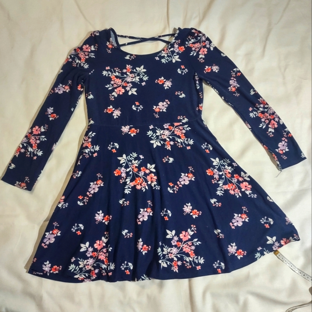Girls dress size xl stratches